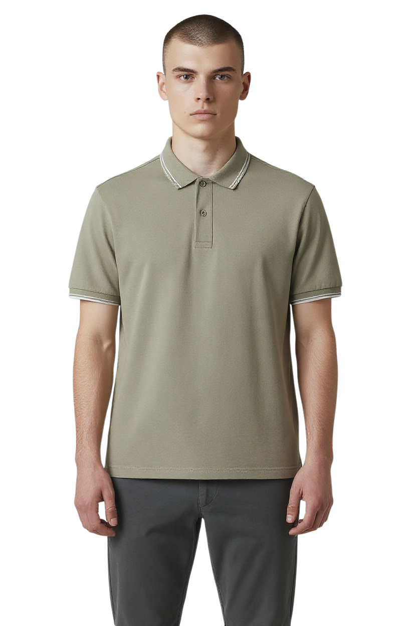 Modelo usando Camisa 13