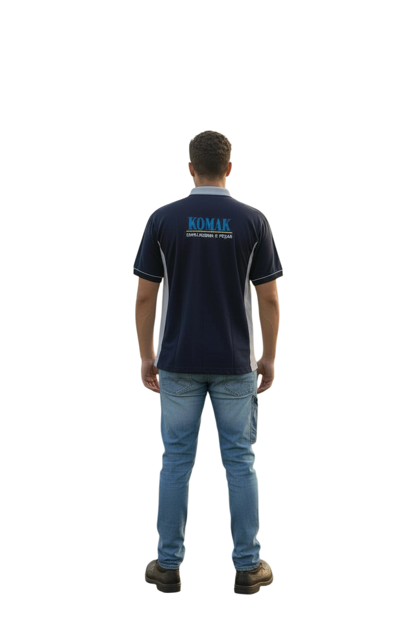 Modelo usando Camisa 17