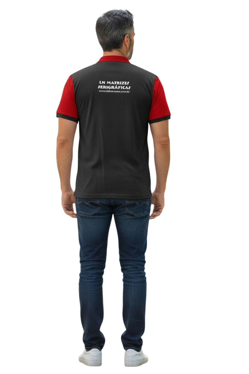 Modelo usando Camisa 23
